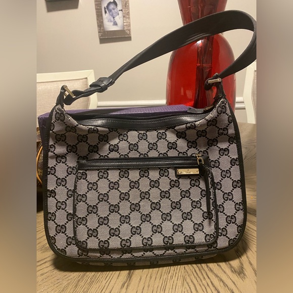 Gucci Handbags - Gucci Shoulder Bag